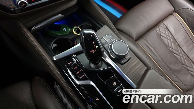 BMW 5-Series 2021 — photo 9