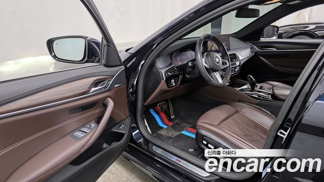 BMW 5-Series 2021 — photo 10