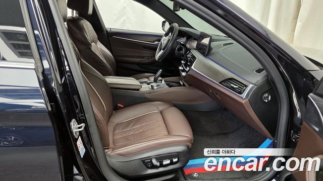 BMW 5-Series 2021 — photo 11