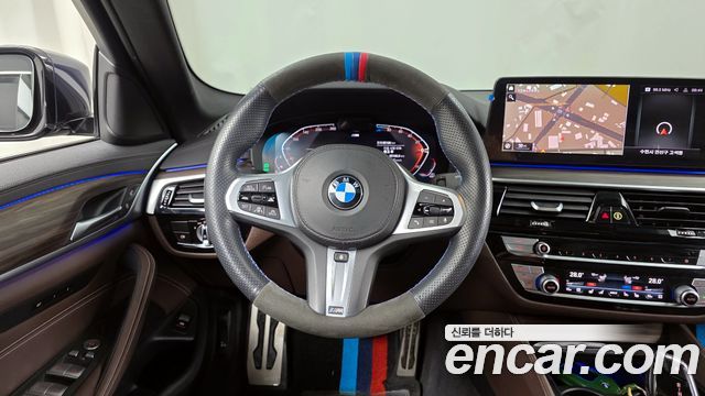 BMW 5-Series 2021 — photo 13