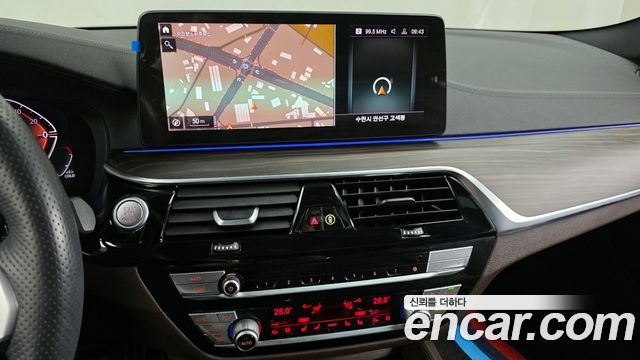 BMW 5-Series 2021 — photo 14
