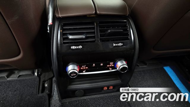 BMW 5-Series 2021 — photo 18
