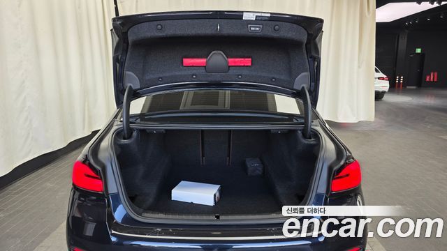 BMW 5-Series 2021 — photo 20