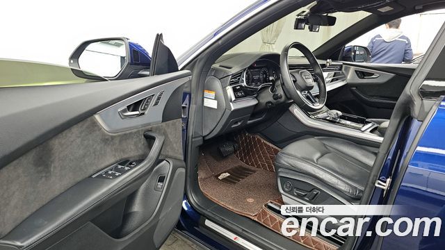 Audi Q8 2021 — photo 10