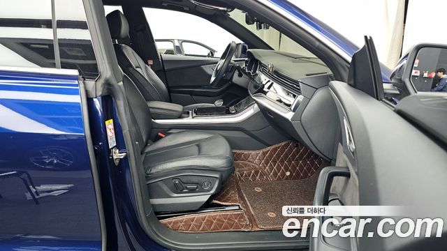 Audi Q8 2021 — photo 11