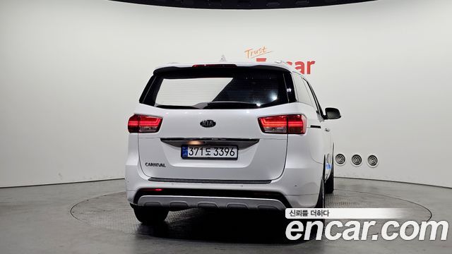 Kia Canival 2016 — photo 4