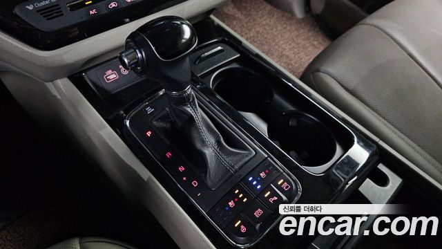 Kia Canival 2016 — photo 9