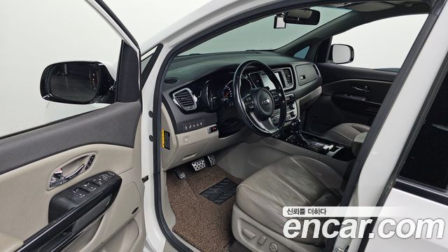 Kia Canival 2016 — photo 10