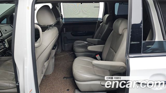 Kia Canival 2016 — photo 11