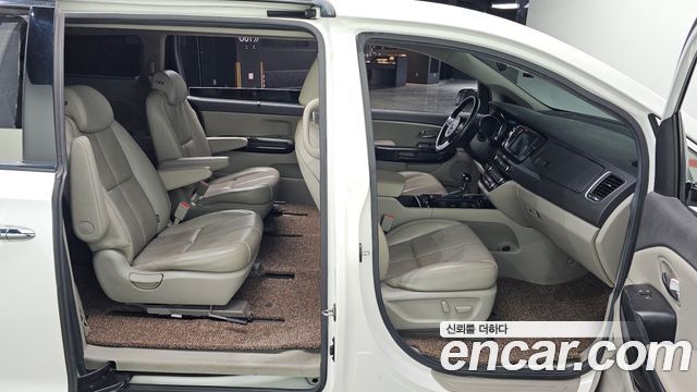 Kia Canival 2016 — photo 12