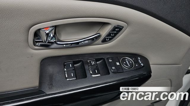 Kia Canival 2016 — photo 13