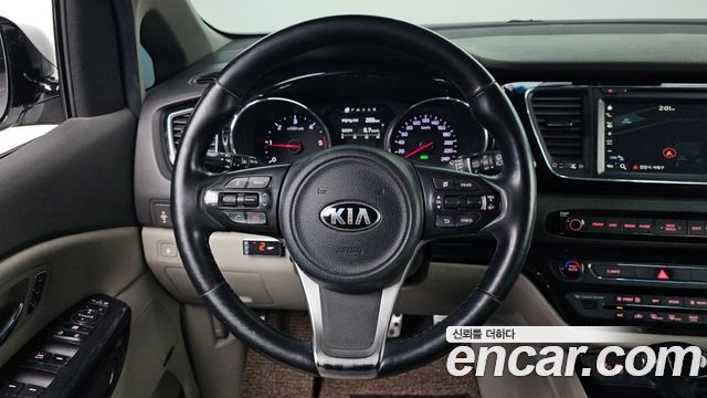 Kia Canival 2016 — photo 15