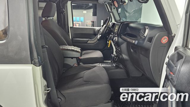 Jeep Wrangler 2013 — photo 11