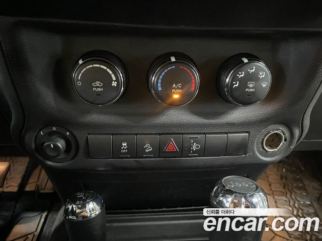 Jeep Wrangler 2013 — photo 14