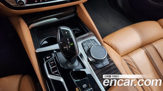 BMW 5-Series 2022 — photo 8