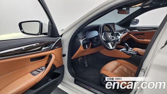 BMW 5-Series 2022 — photo 9