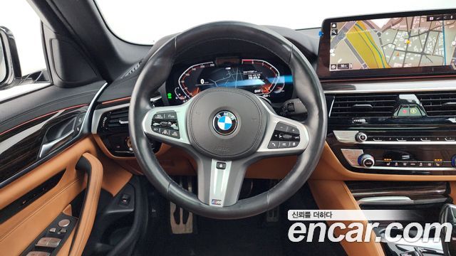 BMW 5-Series 2022 — photo 12