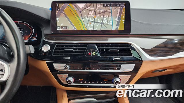 BMW 5-Series 2022 — photo 13