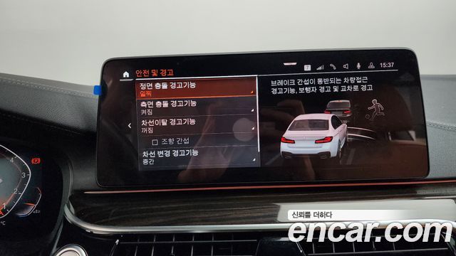 BMW 5-Series 2022 — photo 15