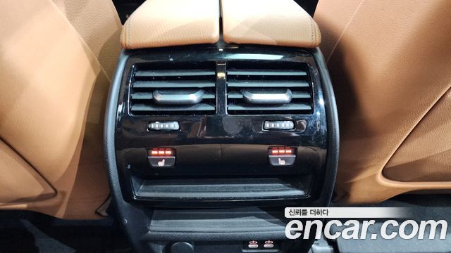 BMW 5-Series 2022 — photo 18