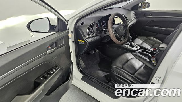 Hyundai AVANTE 2018 — photo 10