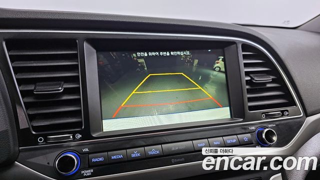Hyundai AVANTE 2018 — photo 17