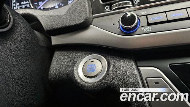 Hyundai AVANTE 2018 — photo 18