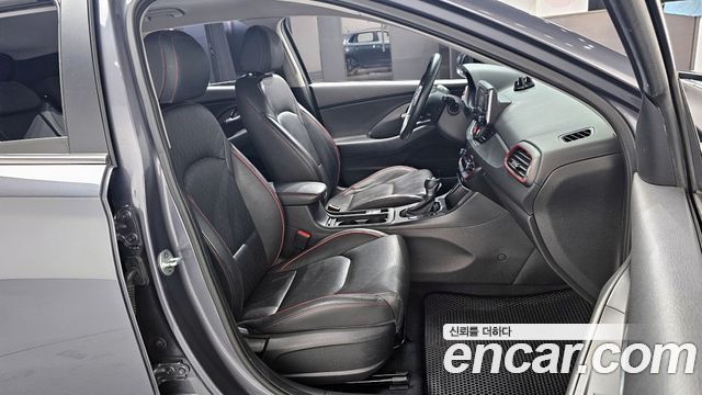 Hyundai i30 2018 — photo 10