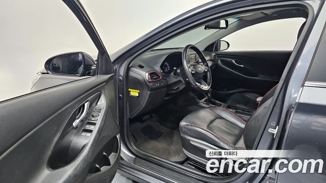 Hyundai i30 2018 — photo 11