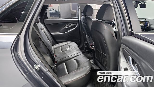 Hyundai i30 2018 — photo 12