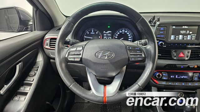 Hyundai i30 2018 — photo 13