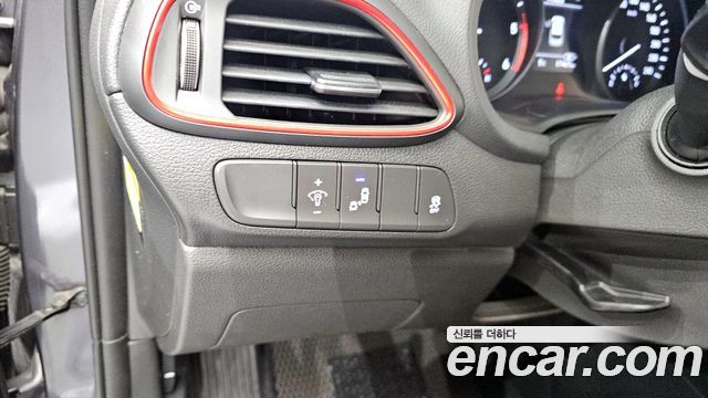 Hyundai i30 2018 — photo 14