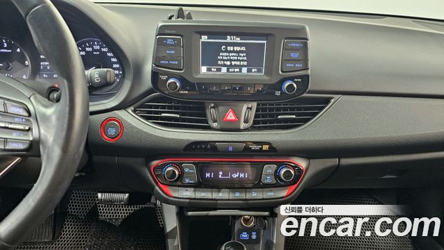 Hyundai i30 2018 — photo 15
