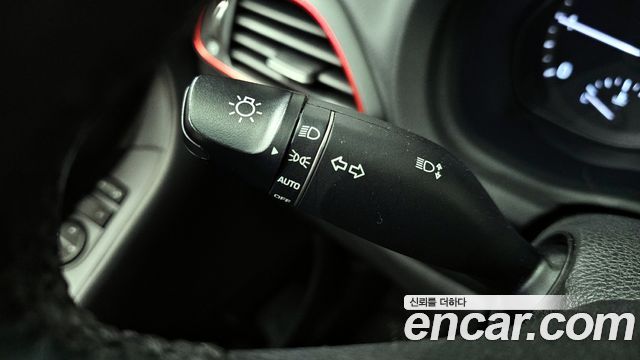 Hyundai i30 2018 — photo 18