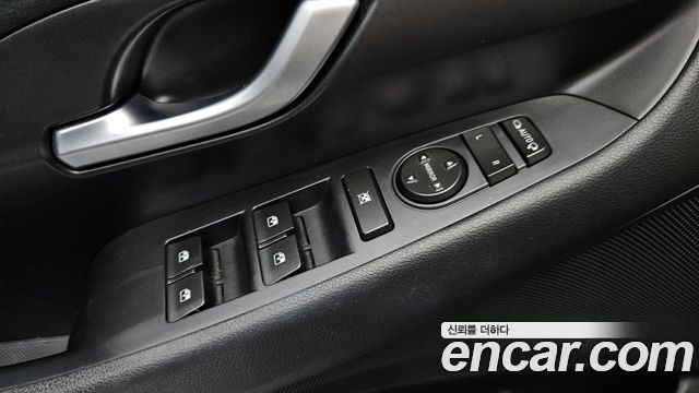 Hyundai i30 2018 — photo 19