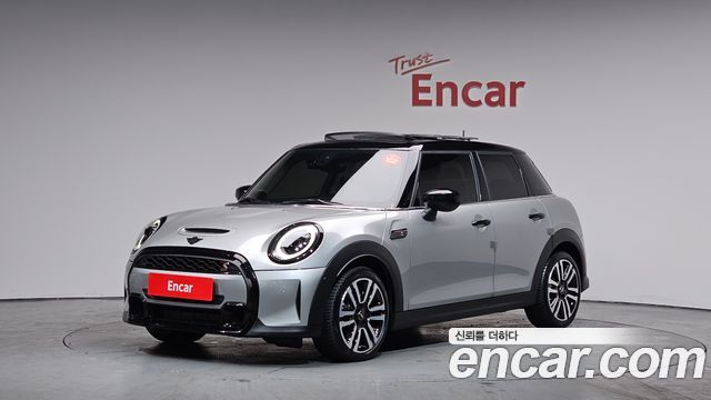 Mini Cooper 2024 — photo 1