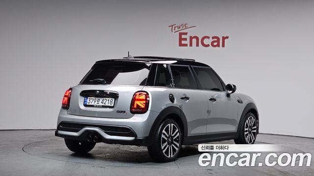 Mini Cooper 2024 — photo 2