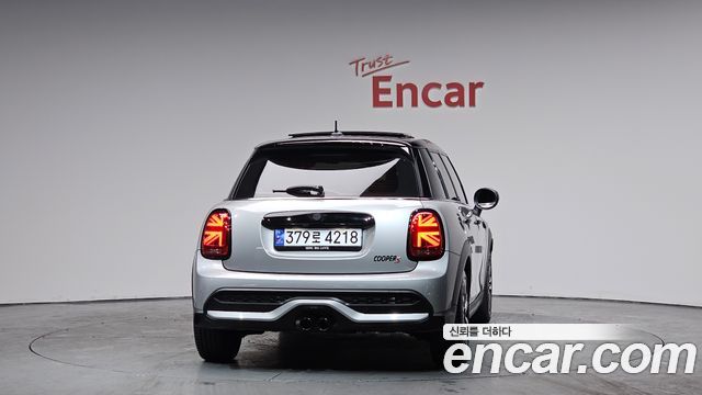 Mini Cooper 2024 — photo 4