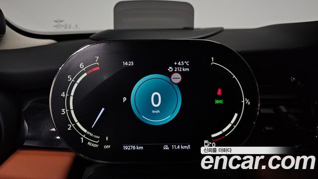 Mini Cooper 2024 — photo 8