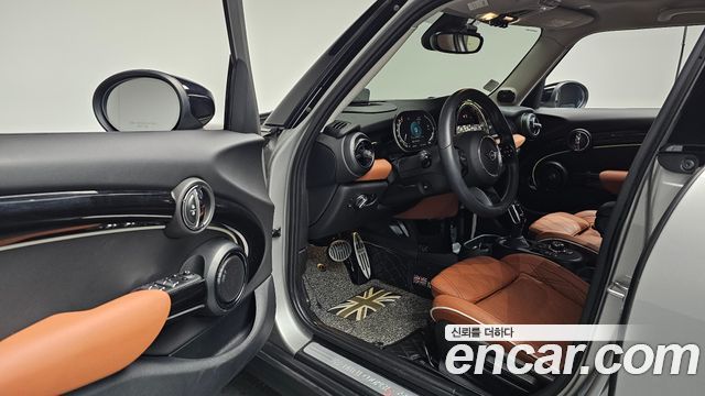 Mini Cooper 2024 — photo 11