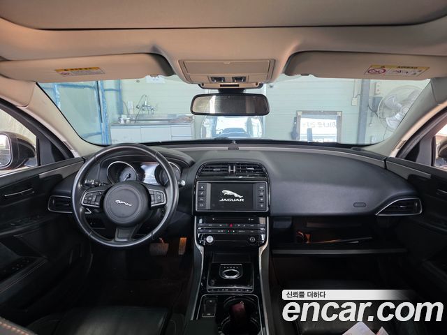 Jaguar XE 2016 — photo 3