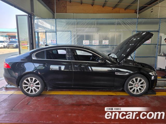 Jaguar XE 2016 — photo 8