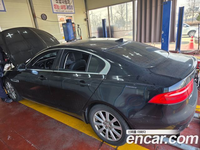 Jaguar XE 2016 — photo 13