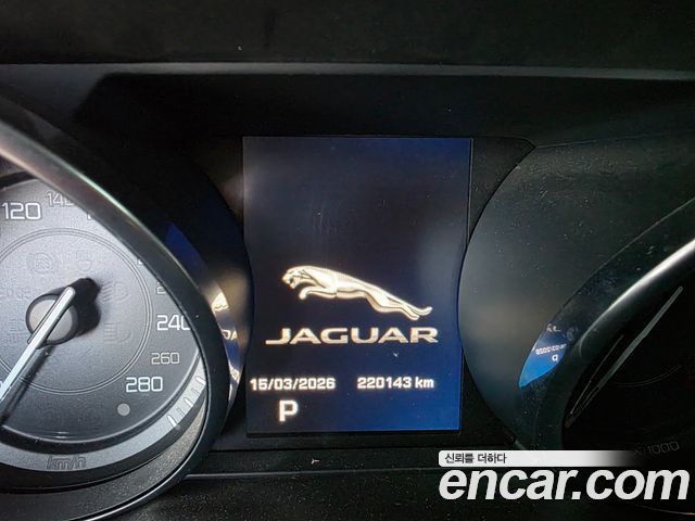 Jaguar XE 2016 — photo 14