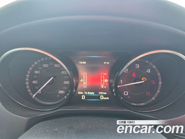 Jaguar XE 2016 — photo 20