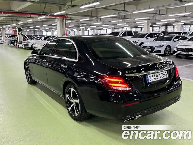 Mercedes-Benz E-Class 2020 — photo 4