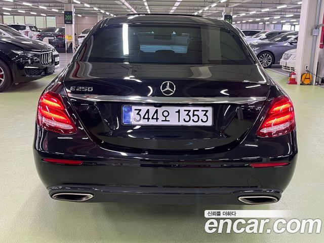 Mercedes-Benz E-Class 2020 — photo 5