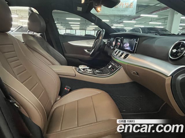 Mercedes-Benz E-Class 2020 — photo 9