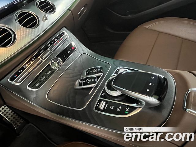 Mercedes-Benz E-Class 2020 — photo 13
