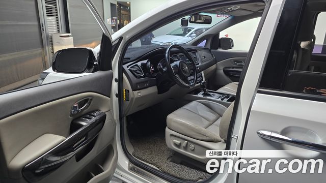 Kia Canival 2016 — photo 10